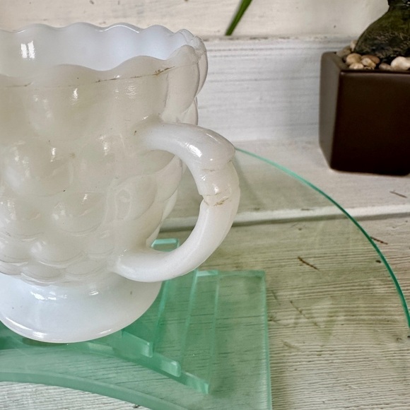 ANCHOR HOCKING, BUBBLE MILK GLASS, SUGAR BOWL & CREAMER SET. - Picture 10 of 11